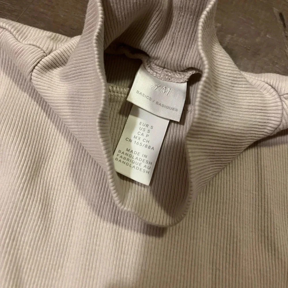 H&M basic mock neck - Picture 2 of 3